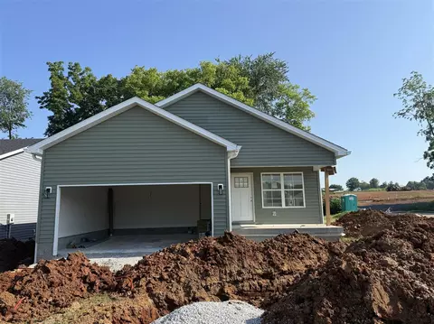 704 Cherry Blossom Rd, Bowling Green, KY 42103