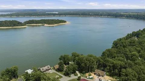 93 Lakeview Dr, Scottsville, KY 42164