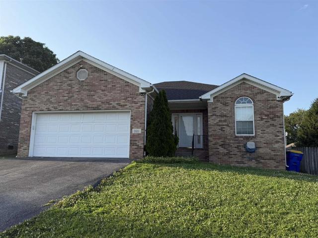 320 Catalpa Cir, Bowling Green, KY 42104