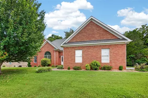 145 Huntsman Cir, Bowling Green, KY 42103