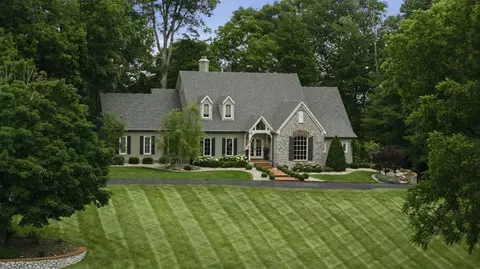 877 Rivergreen Ln, Bowling Green, KY 42103