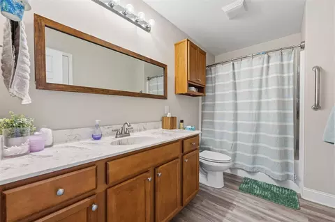 Bath - 433 Lansing Way, Bowling Green, KY 42101 photo 2 of 2