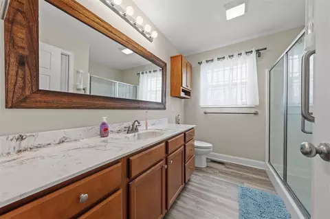 Bath - 433 Lansing Way, Bowling Green, KY 42101 photo 1 of 2