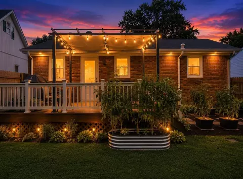 Exterior - 829 E 10th Ave, Bowling Green, KY 42101 photo 8 of 12