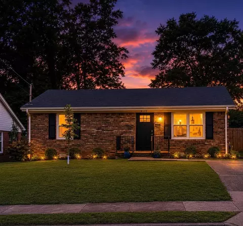 Exterior - 829 E 10th Ave, Bowling Green, KY 42101 photo 4 of 12