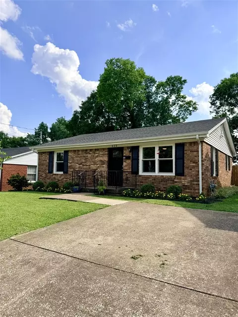 Exterior - 829 E 10th Ave, Bowling Green, KY 42101 photo 2 of 12