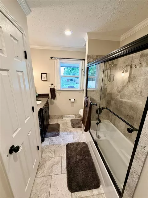 Bath - 829 E 10th Ave, Bowling Green, KY 42101 photo 2 of 3