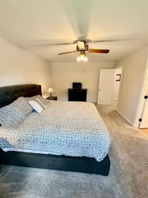 Bedroom - 829 E 10th Ave, Bowling Green, KY 42101 photo 3 of 5