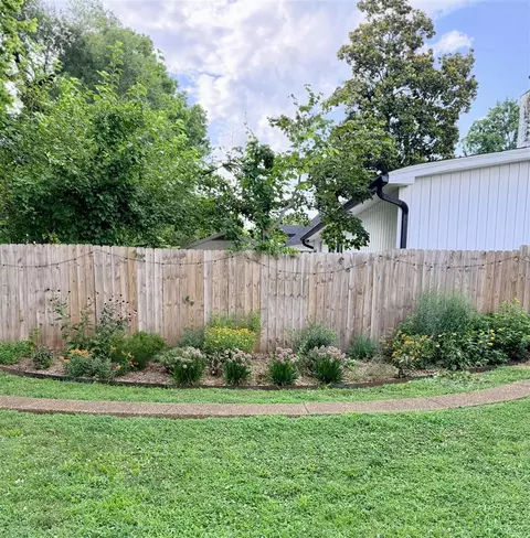 Exterior - 829 E 10th Ave, Bowling Green, KY 42101 photo 12 of 12
