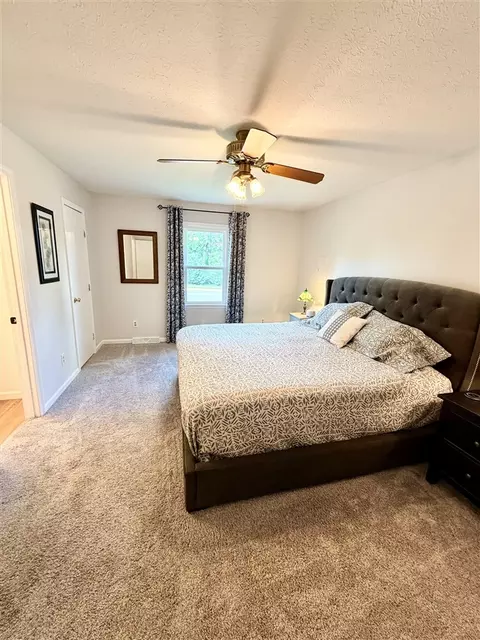 Bedroom - 829 E 10th Ave, Bowling Green, KY 42101 photo 2 of 5