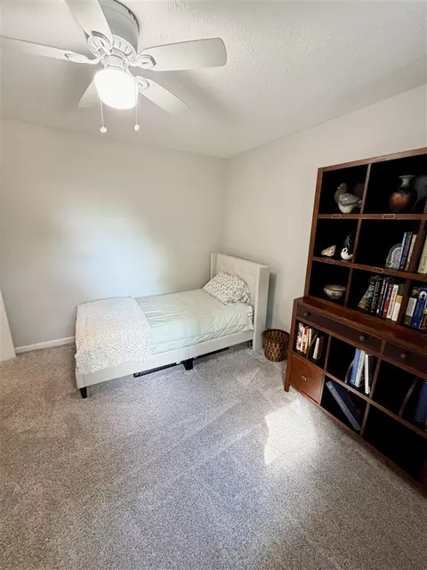 Bedroom - 829 E 10th Ave, Bowling Green, KY 42101 photo 5 of 5