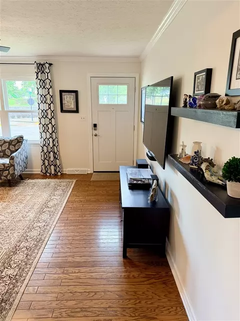 Entry Way - 829 E 10th Ave, Bowling Green, KY 42101 photo 1 of 2