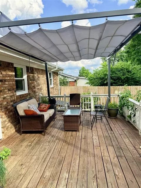 Exterior - 829 E 10th Ave, Bowling Green, KY 42101 photo 6 of 12