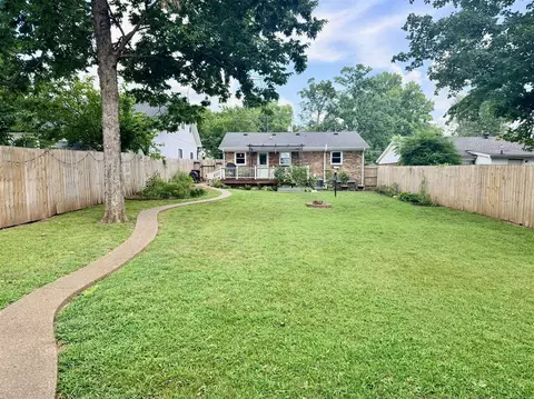 Exterior - 829 E 10th Ave, Bowling Green, KY 42101 photo 10 of 12