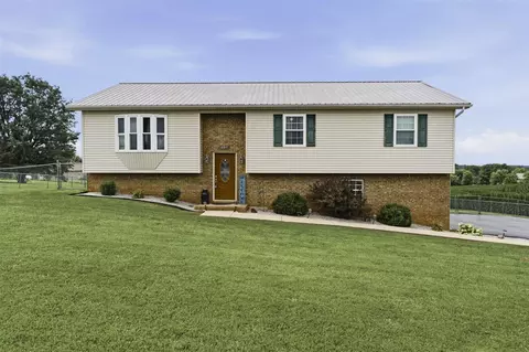 937 Dripping Springs Rd, Glasgow, KY 42141