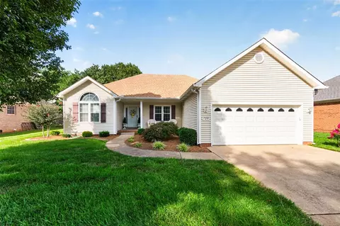 720 Wintercress Ln, Bowling Green, KY 42104