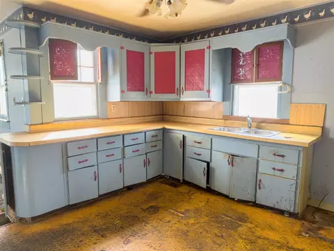 Kitchen - 218 E Cherry St, Glasgow, KY 42141 photo 2 of 2