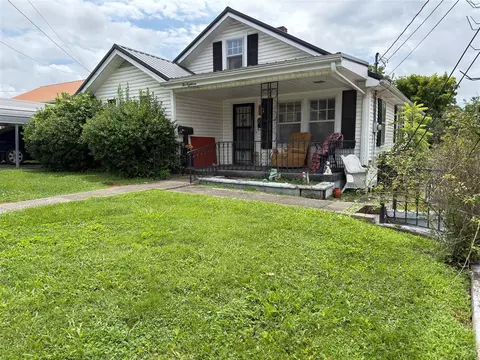218 E Cherry St, Glasgow, KY 42141 photo 2