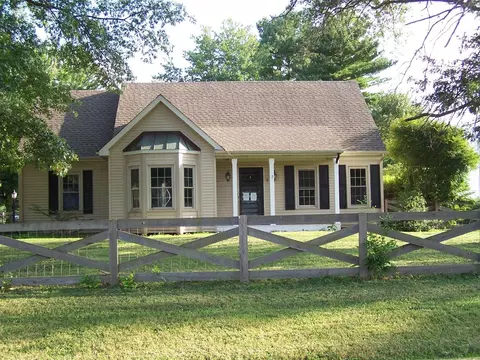 679 Collett Rd, Bowling Green, KY 42104