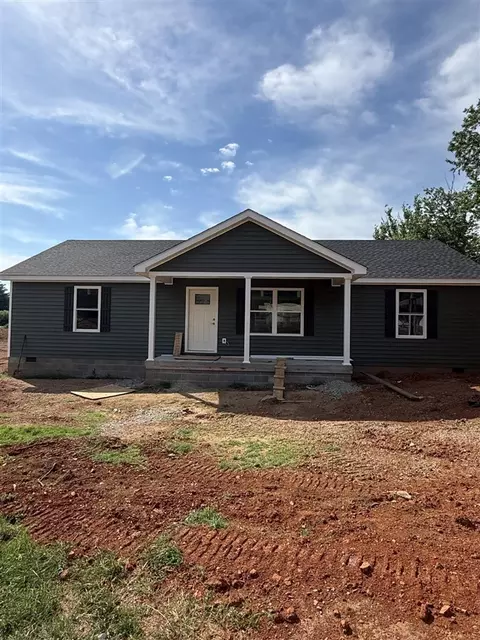 207 N 9th St, Cave City, KY 42127