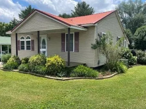 323 Woodland St, Burkesville, KY 42717