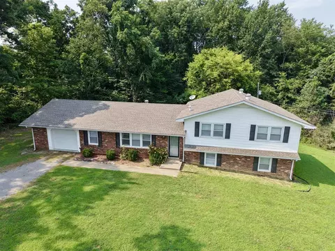 208 John Kelly Dr, Scottsville, KY 42164