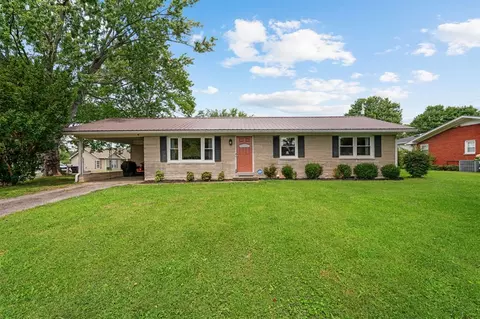396 Parkway Dr, Scottsville, KY 42164
