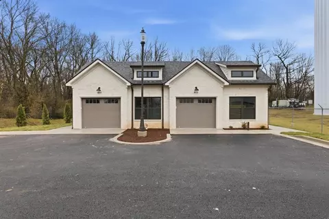 512 Unit 811 Old Lovers Ln, Bowling Green, KY 42103