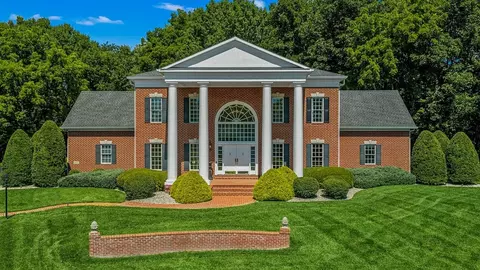 1215 Rivergreen Ln, Bowling Green, KY 42103
