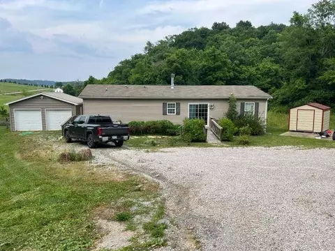 97 Trevor Ln, Burkesville, KY 42717
