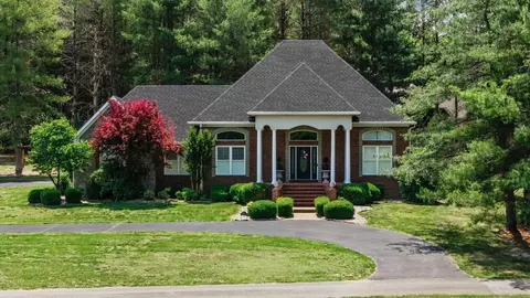 11 Whispering Pine Ln, Scottsville, KY 42164