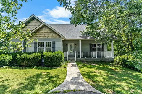 140 Peach Blossom Ln, Bowling Green, KY 42103