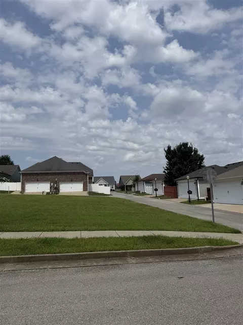 635 Continental Dr, Bowling Green, KY 42103