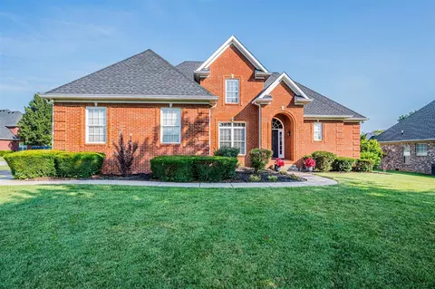 3737 Silver Sun Dr, Bowling Green, KY 42104