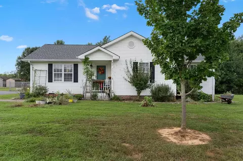 77 Bent Tree Ln, Scottsville, KY 42164