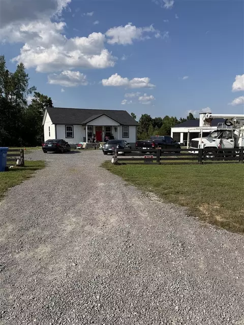 314 Hilburn Springs Rd, Scottsville, KY 42164