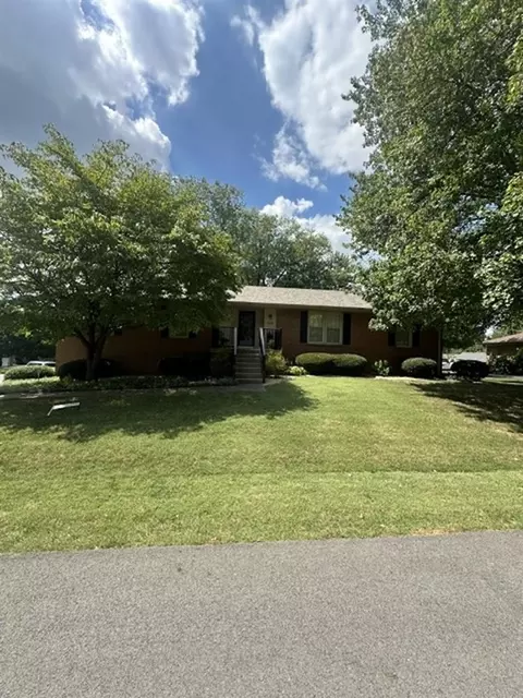 235 St Albans Dr, Bowling Green, KY 42103