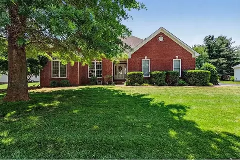 829 Divot Cir, Bowling Green, KY 42104