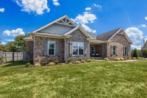 483 Leonatus Ct, Bowling Green, KY 42104