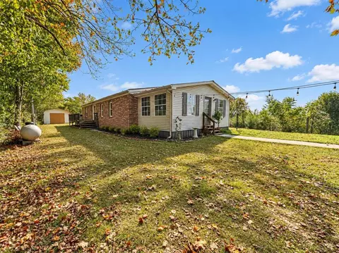 130 Skyview Dr, Burkesville, KY 42717