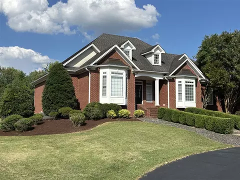 827 Annmarie Ct, Bowling Green, KY 42103