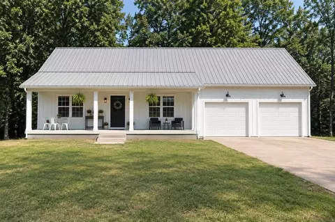 1860 Walkers Chapel Rd, Adolphus, KY 42120