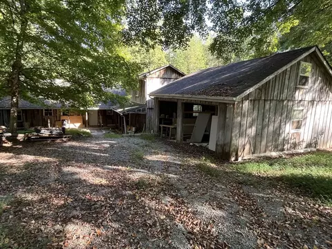 426 Largemouth Dr, Scottsville, KY 42164