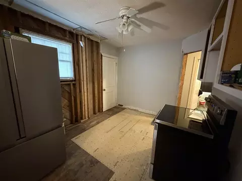 Kitchen - 208 E Third St, Perryville, KY 40468 photo 3 of 4