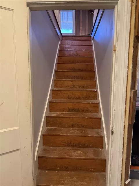 Entry Way - 208 E Third St, Perryville, KY 40468 photo 3 of 4