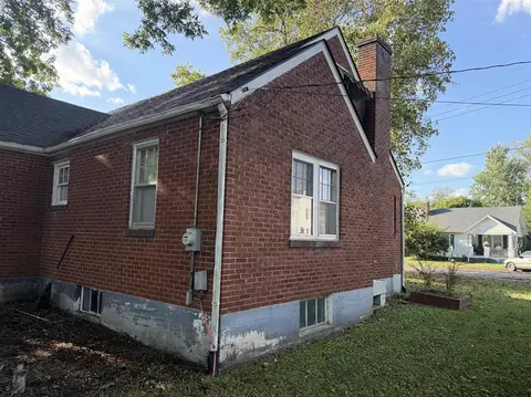 Exterior - 208 E Third St, Perryville, KY 40468 photo 3 of 5