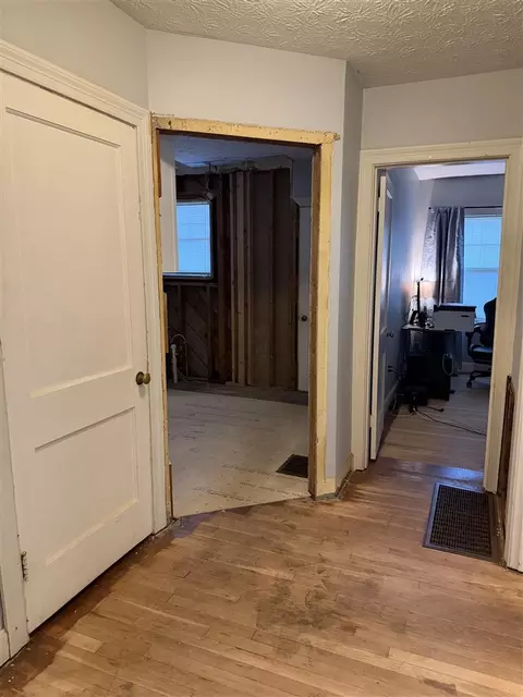 Entry Way - 208 E Third St, Perryville, KY 40468 photo 2 of 4