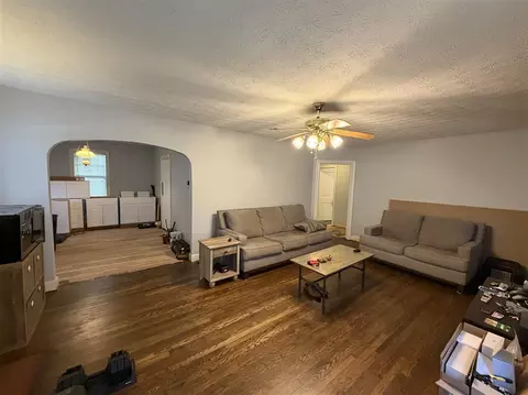 Living - 208 E Third St, Perryville, KY 40468 photo 3 of 4