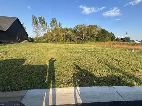 3302 Upper Gable Dr, Bowling Green, KY 42101