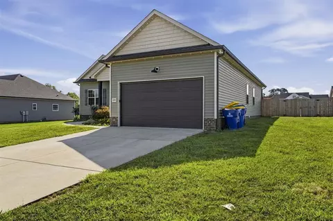 Exterior - 508 Fox Ridge Way, Franklin, KY 42134 photo 2 of 8